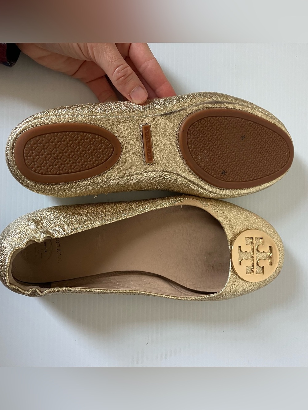 Tory Burch Reva Metallic Gold Crinkle Leather Ballet Flats size 8.5 - Picture 8 of 10